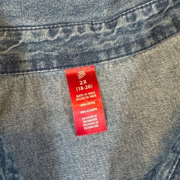 Vintage Embroidered Denim Christmas Shirt with Santa and Reindeer - Picture 4 of 8